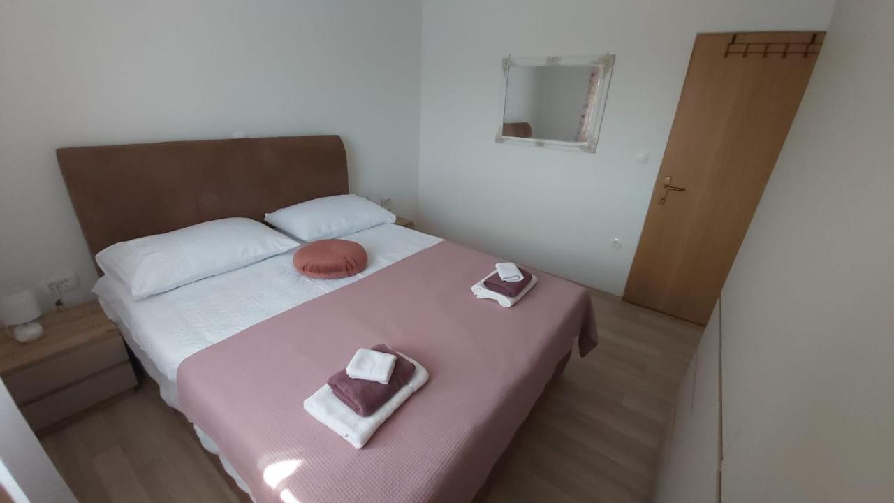 Luka Apartamento Galovac  Exterior foto